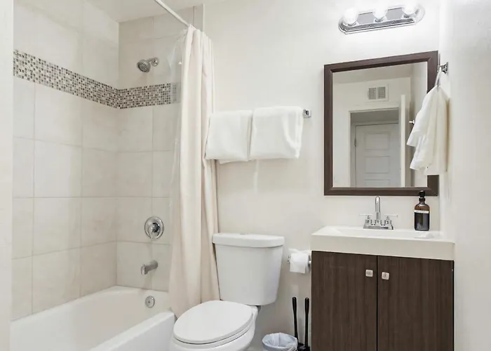 Holiday home Modern Comphy In With Pool *