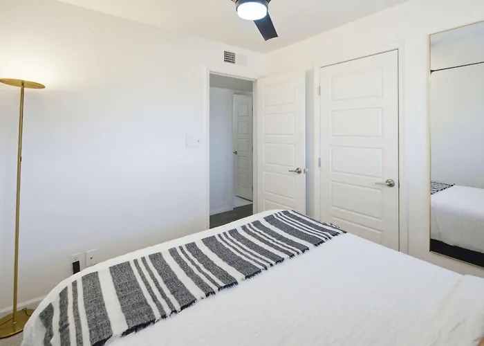 Modern Comphy In With Pool Holiday home Tempe