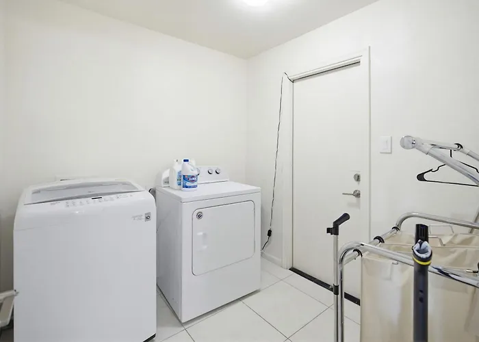 Holiday home Modern Comphy In With Pool *