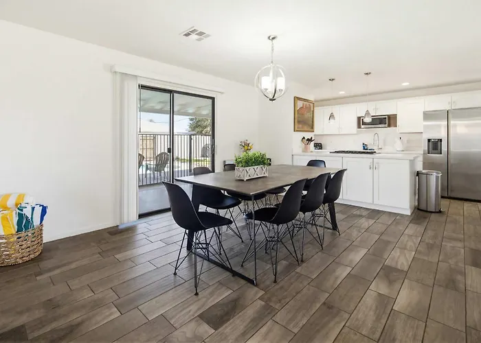 Holiday home Modern Comphy In With Pool Tempe