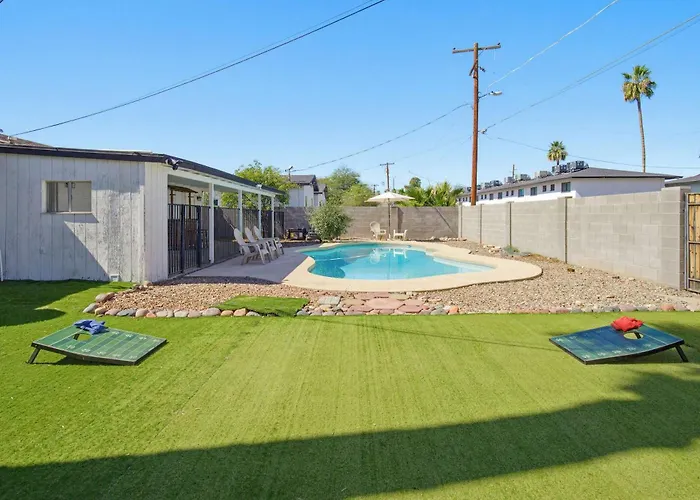 Holiday home Modern Comphy In With Pool *