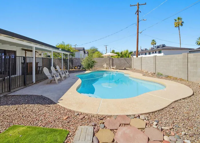 Holiday home Modern Comphy In With Pool *