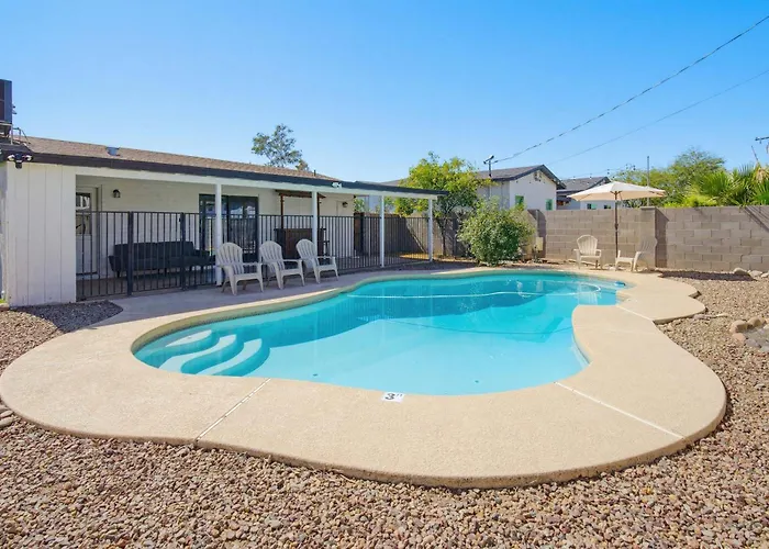 Holiday home Modern Comphy In With Pool Tempe